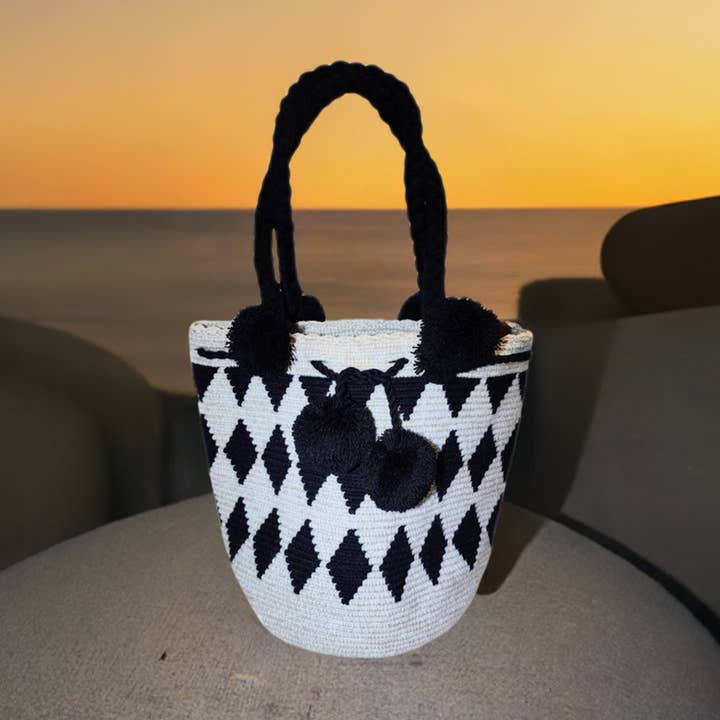 Kali Large Short Handle Design PomPom Mochila for wholesale by Wuitusu