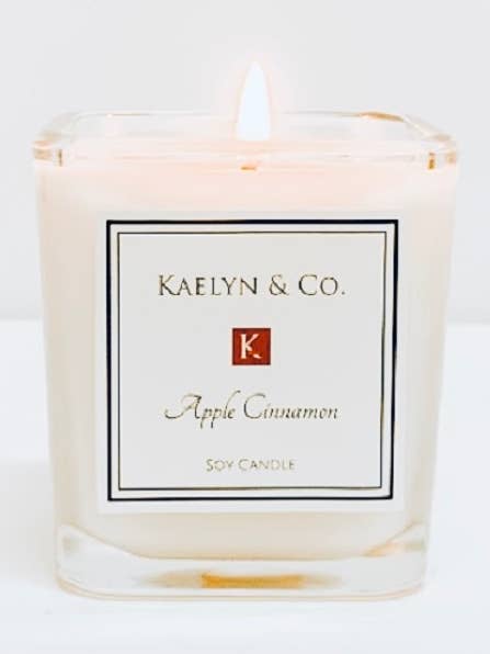Candela cubo di mela cannella per la vendita all'ingrosso da parte di KAELYN & CO.