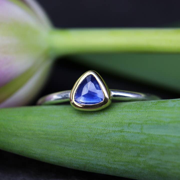 Bagues à empiler Talia 18 carats pour la vente par Sara Metalsmith