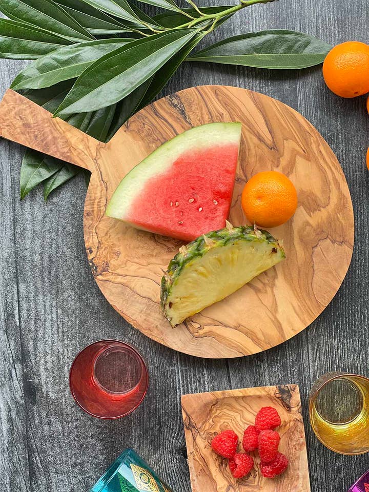 Halfronde kaasplank van olijfhout voor wholesale door Scents and Feel