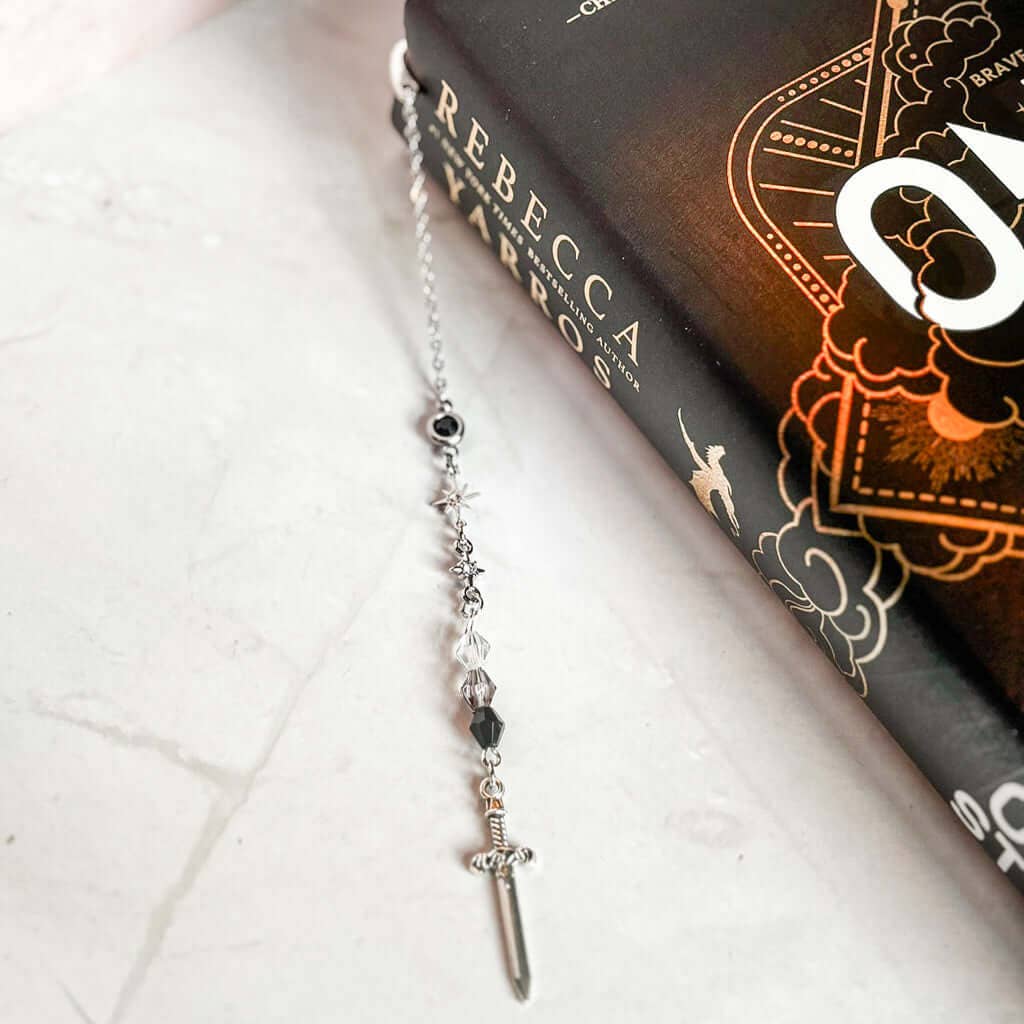 Bookish Queen - Vente Marque-page - Pendentif de Marque-page Perlé - Le Poignard1