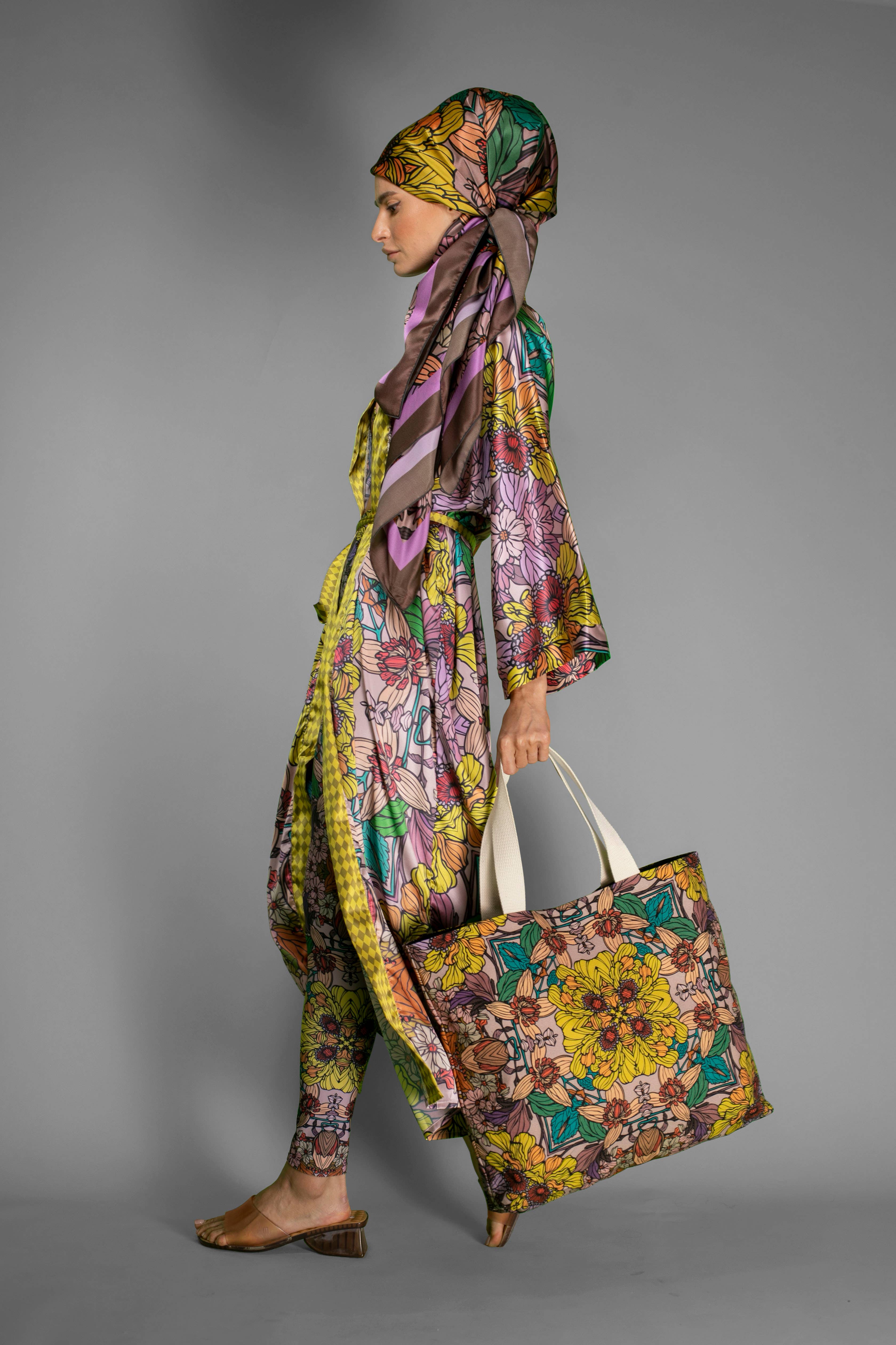 Nuvula - Vendita all'ingrosso Kimono - Donna - Kimono in raso floreale Golden Duchess3