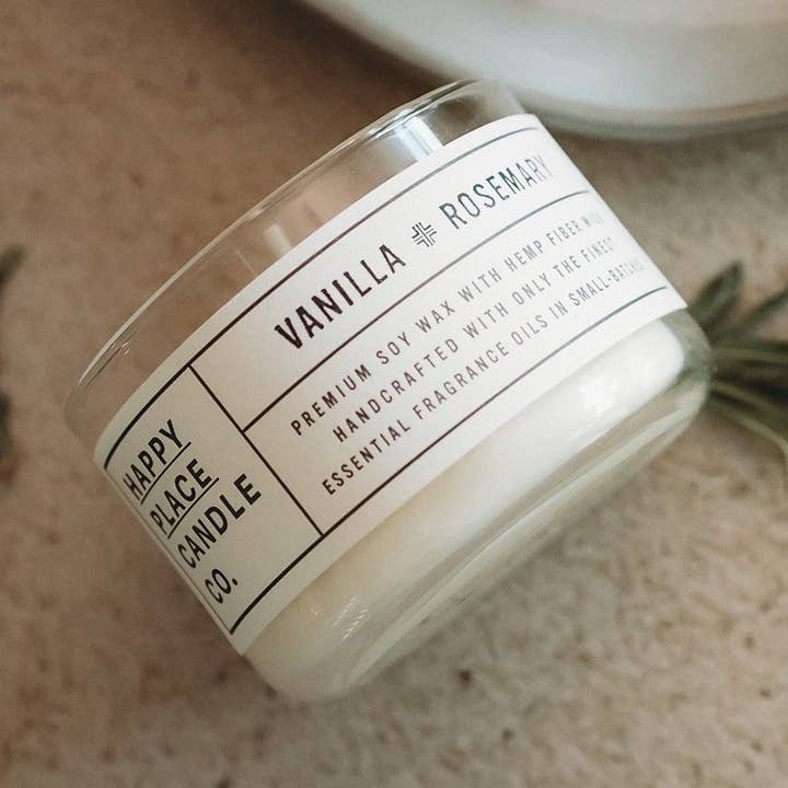Candela Vaniglia + Rosmarino 4oz per la vendita all'ingrosso da parte di Happy Place Candle Co.