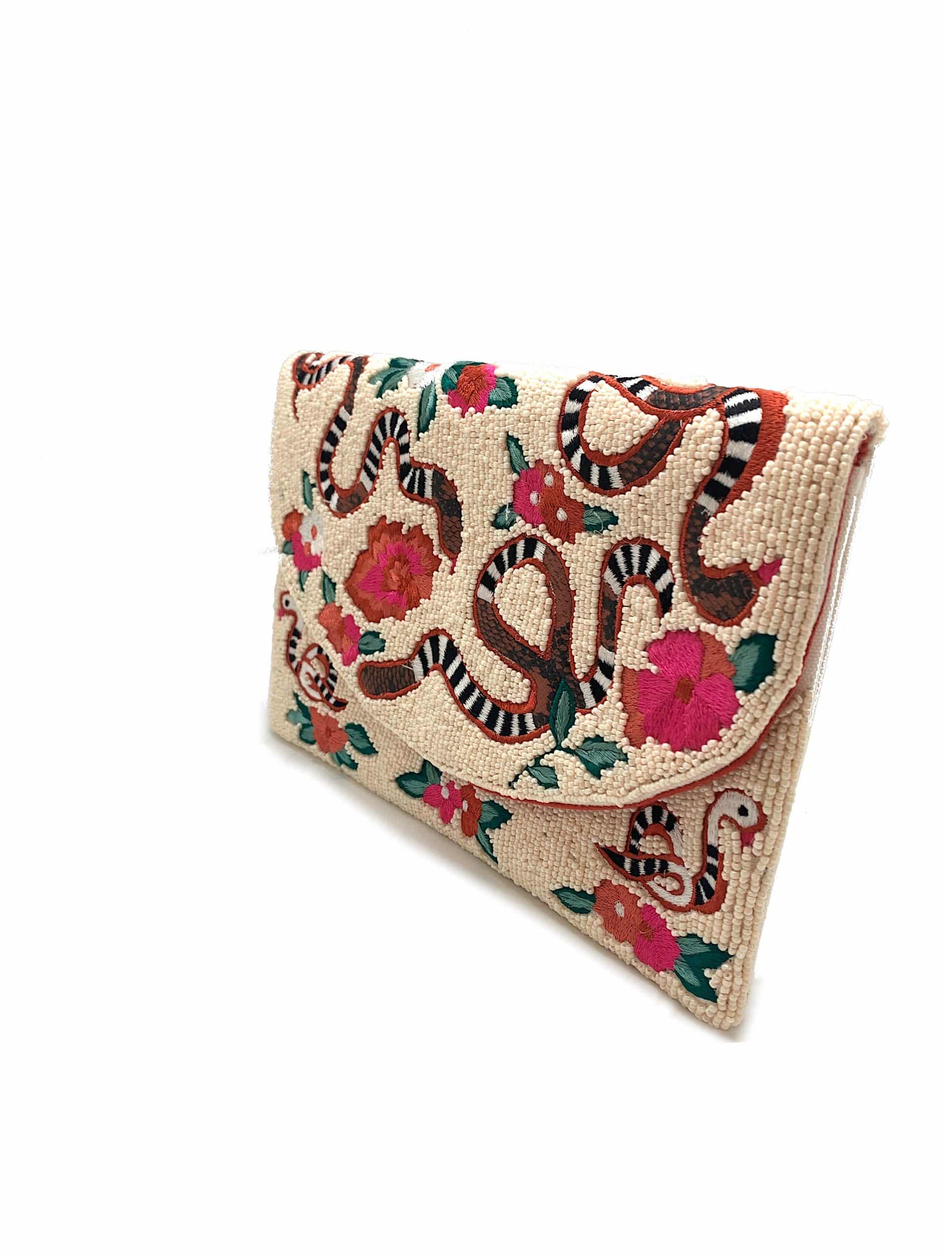 Pizzazz, Inc. – Großhandel Clutch – Damen – CREMEFARBENE CLUTCH MIT PERLEN UND BLUMEN- UND SCHLANGENSTICKEREI2