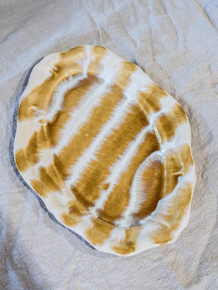 tallrik / fat "Karamellkräm" för wholesale av Laëtitia Fauchere