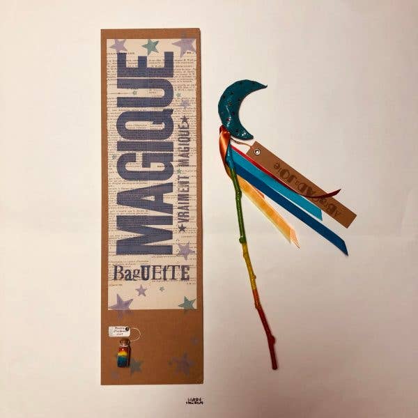 Bacchetta Magica Blu con Stelle e Arcobaleno per la vendita all'ingrosso da parte di La fabrique de MOTS MAGIQUES