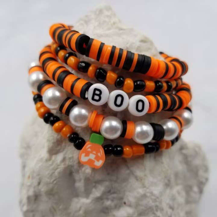 Halloween Boo Heishi Armband, 5er-Set für den Großhandel von The Pretty Jewellery