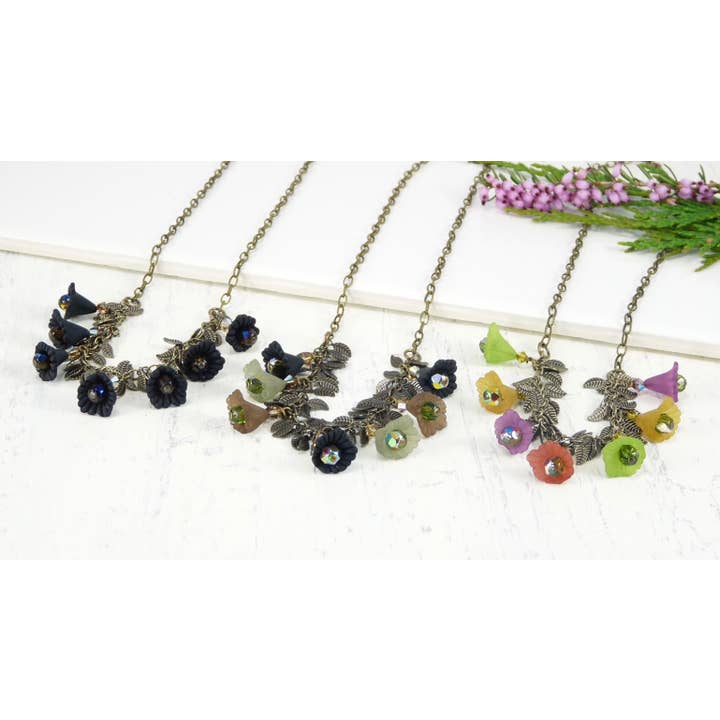 Collier Lucite Feuille 18" - 3 Couleurs pour la vente par Marlene VanBeek Jewelry