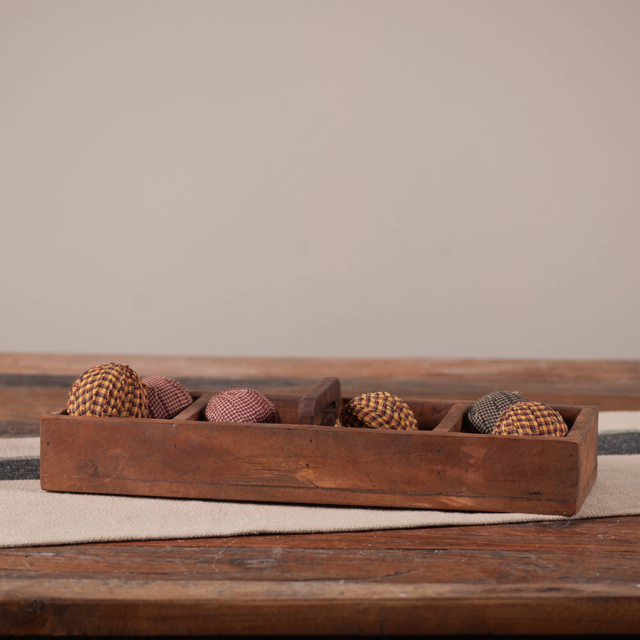 Irvin's Tinware - Vente Plateaux décoratifs - Moule à brique vintage en bois de 18 pouces avec poignée1