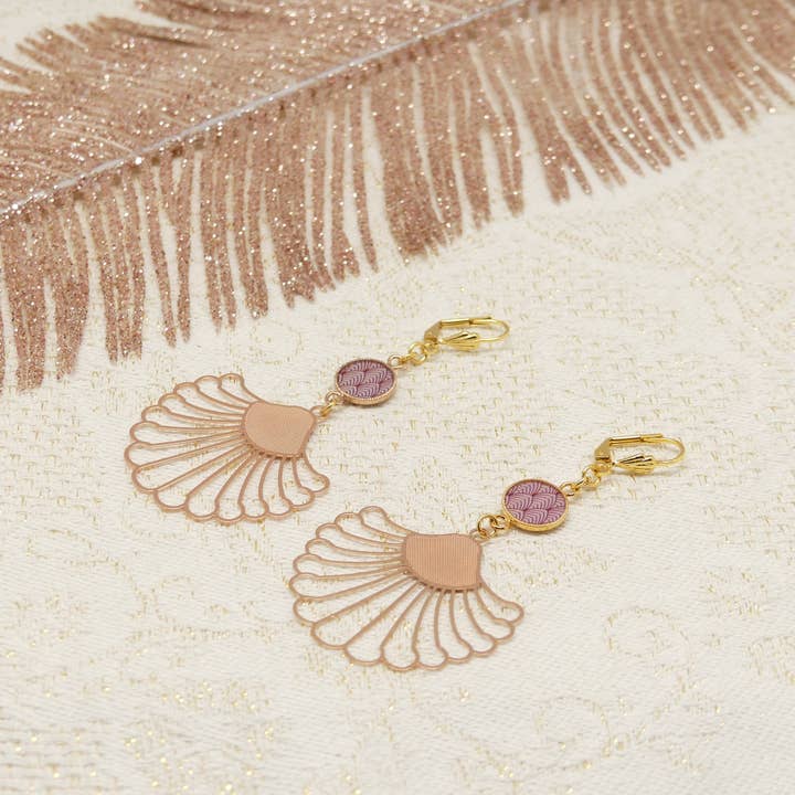 Tropisch blad oorbellen hars messing 24k goud voor wholesale door Lydée Déco