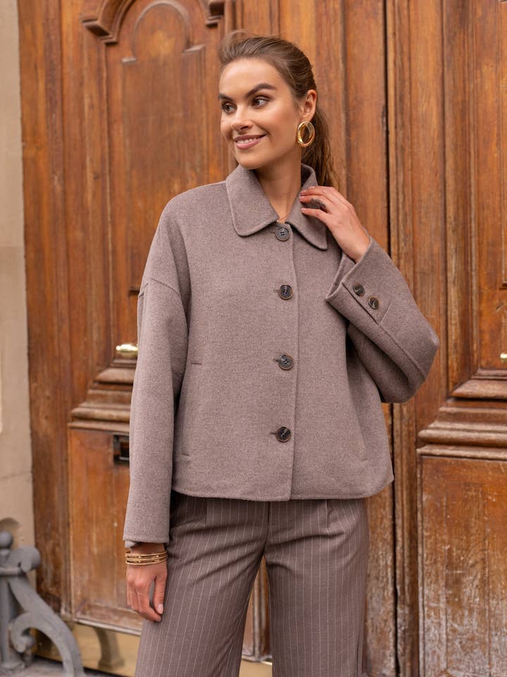 Attentif Paris – Casaco - Mulher por atacado – Casaco de mistura de lã cortado de grandes dimensões feito à mão25