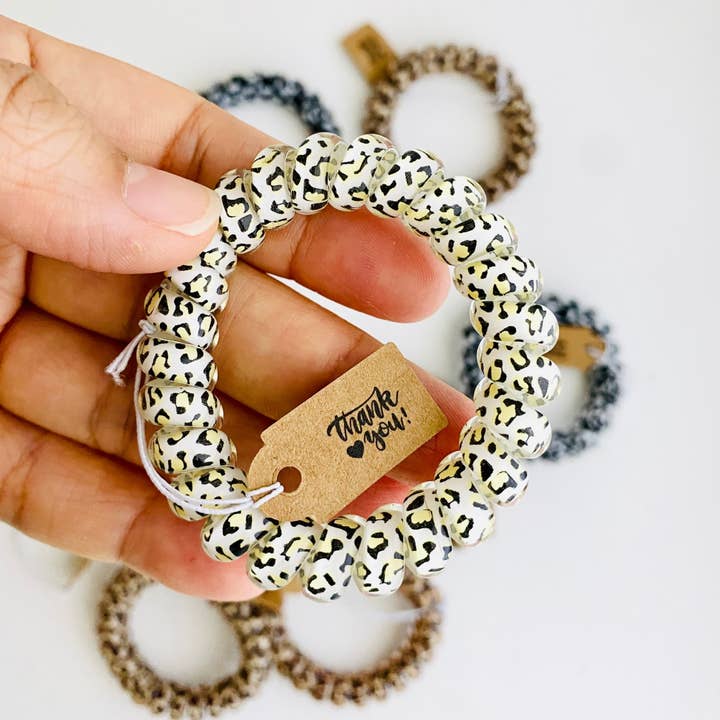 Tiny Gift Society – Großhandel Haargummi – Damen – Dankeschön-Geschenke Leoparden-Haarspulen Telefonkabel Haargummis
