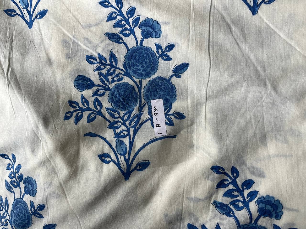 GYPSY STUDIO - Vente Peintures pour tissu - Tissu de couture fait main en coton blanc à imprimé floral2