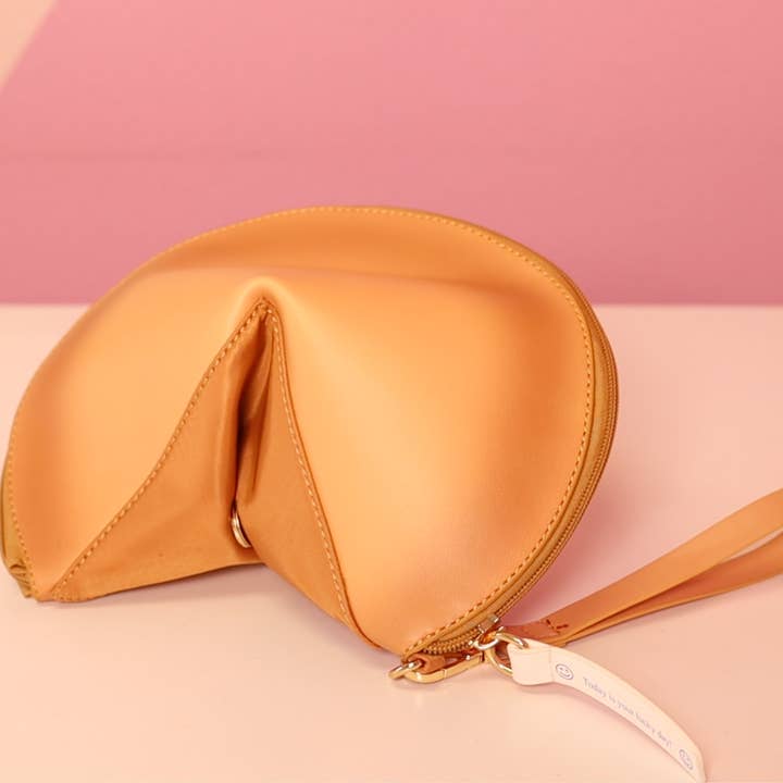 Cartera de Galleta de la Fortuna con Correa y otras tendencias de Resultados para bolsas chinas al por mayor. Devoluciones gratuitas y condiciones de pago a 60 días en Faire en Faire.