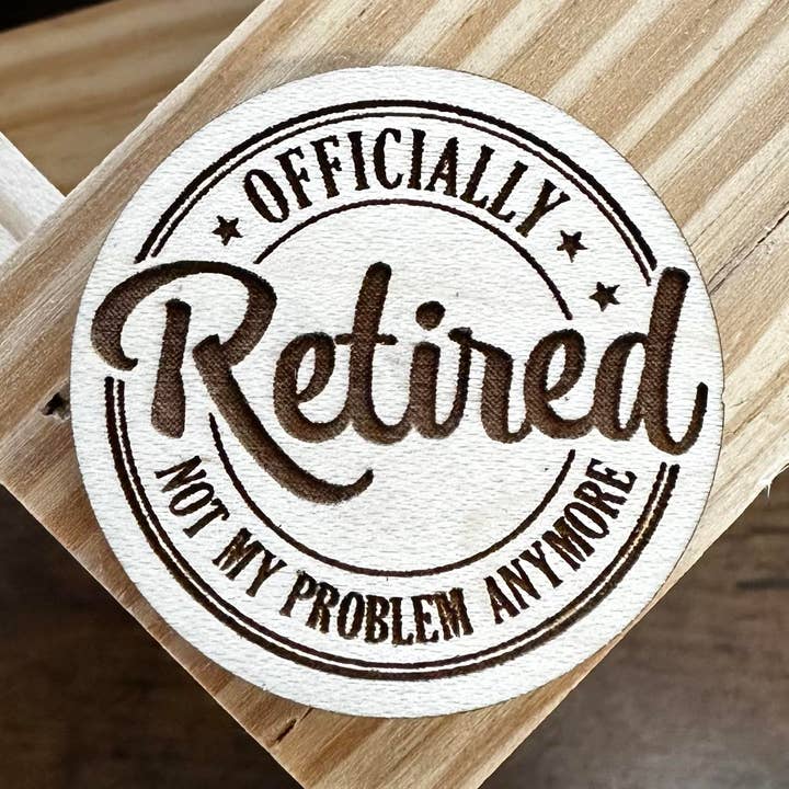 Retraité officiel, ce n'est plus mon problème | Wood Magnet pour la vente par Fuzzy Loon Designs
