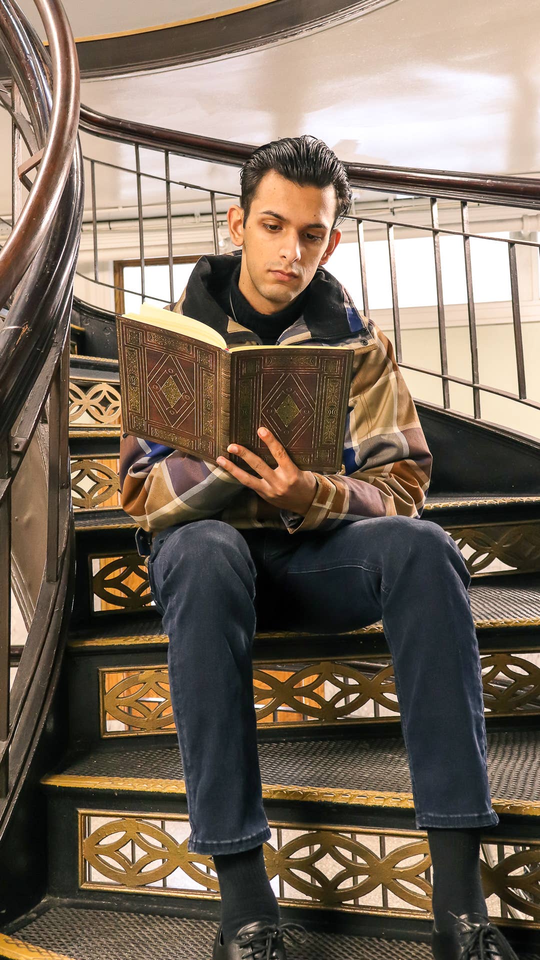 Chronicle Books - Wholesale Planner - Paperblanks 2026 First Folio Min Horizontal Hardcover 12MPln9