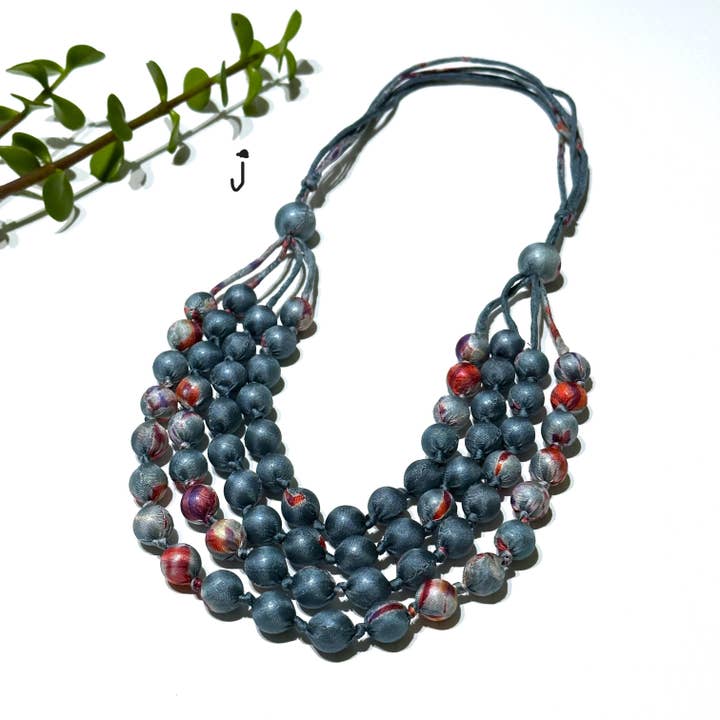 Silkekæde med 4 lag perler for engroshandel hos Sophie Silks