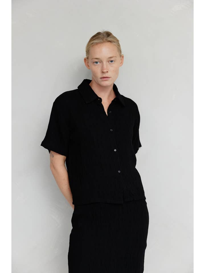 MOD REF - Vendita all'ingrosso Camicia button down - Donna - The Miranda Top | Top con bottoni testurizzati12