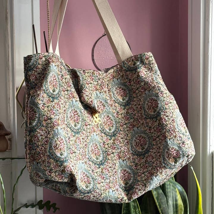 Poppy Tote : Bloemenlijsten voor wholesale door Sunstone Jewels