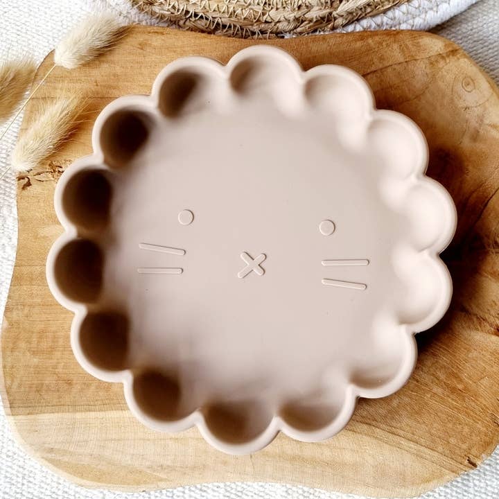Assiette en silicone avec ventouse Lion - Sand pour la vente par Rammelaartje