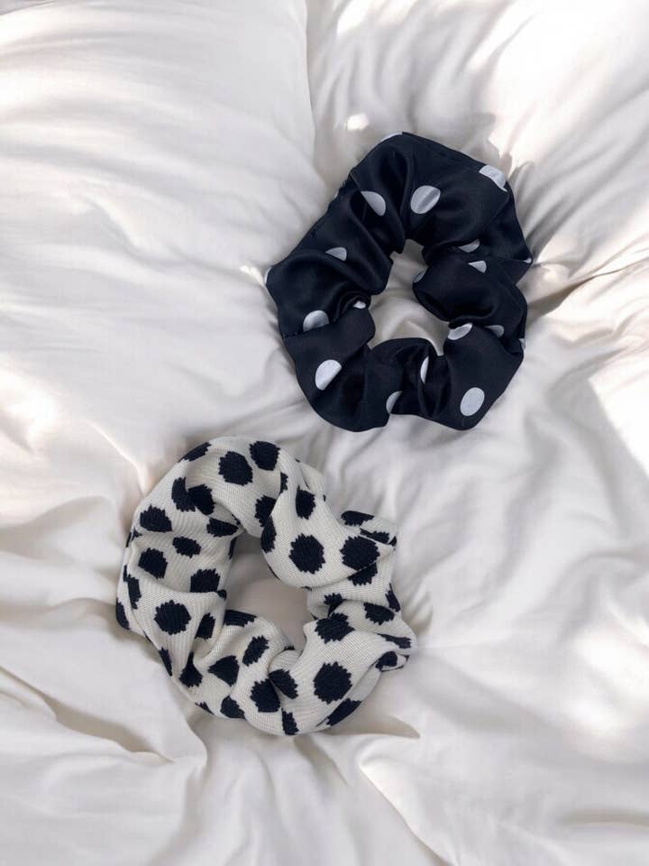 Stoffen scrunchie met polkadotprint FQ19 voor wholesale door BYREN | ÉLINE L'ATELIER