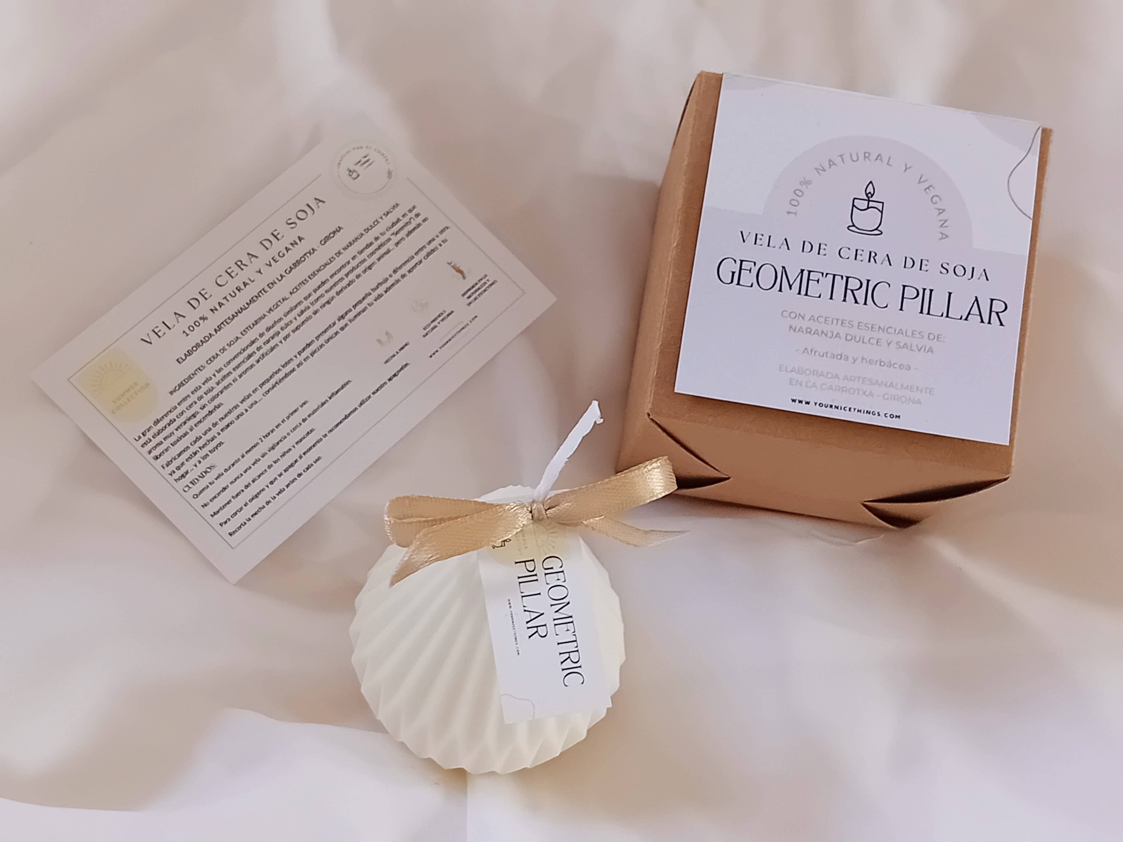 Your Nice Things - Candles - - Venta al por mayor Velas de diseño llamativo - Vela decorativa de cera de soja pilar geométrico (pequeña)1