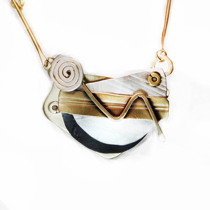 Collier à tapisserie en pâte polymère et laiton pour la vente par Whitney Designs Ltd.