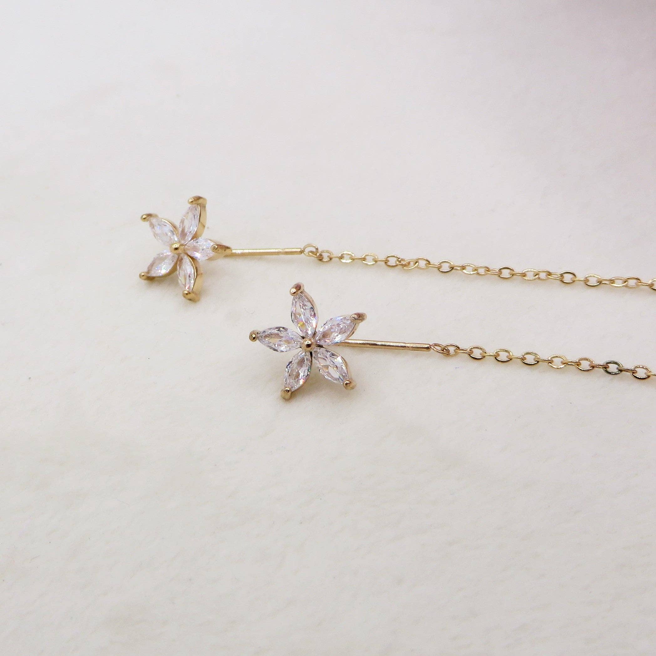 Daemon srls - Vente Boucles d'oreilles pendantes - THALIA Boucles d'oreilles pendantes à fleur - Acier inoxydable ~ PAIRE Boucles d'oreilles fil pendantes avec zircon cubique - Fil d'oreille - Pendantes4