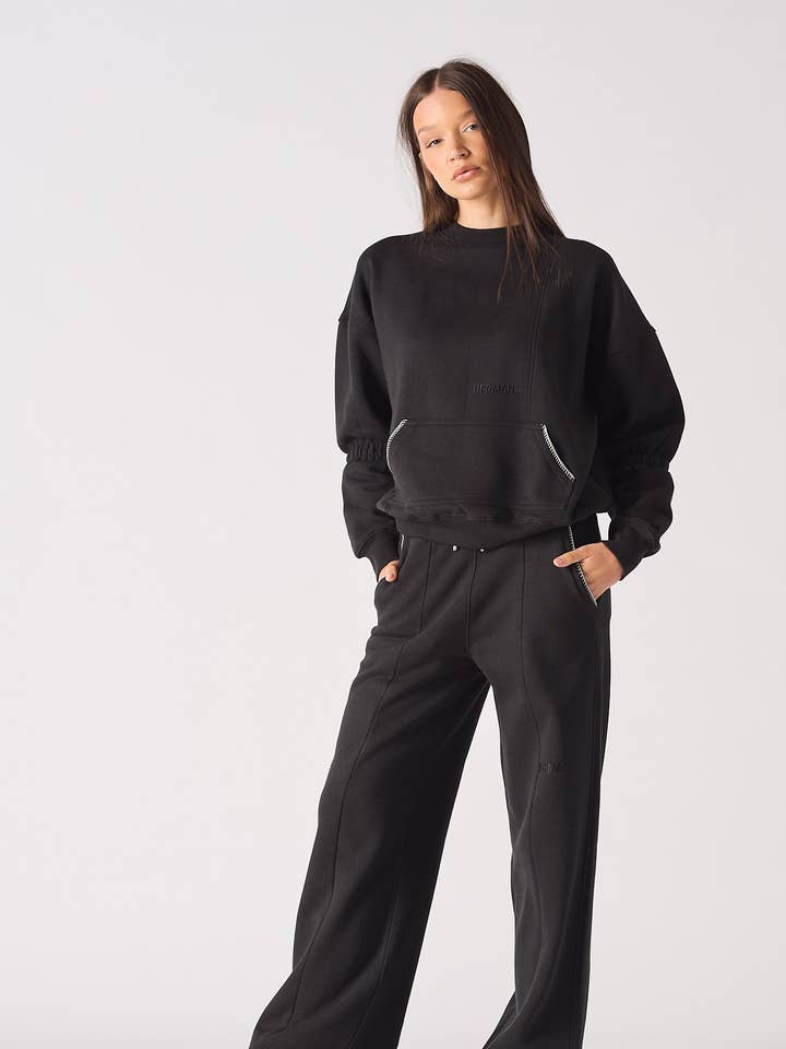 PULL À COL ROND EN MAILLE - NOIR pour la vente par HERMAN & CO