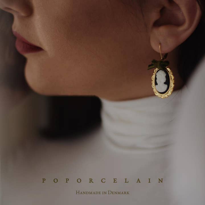 POPORCELAIN - Wholesale Hangende/ronde oorbellen - Dark Romance Goddess ovale porseleinen cameo-oorbellen