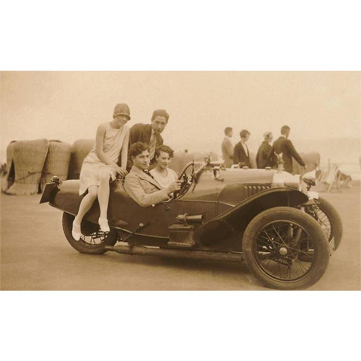 Carte postale KE-33 Voiture de course des années 1920 pour la vente par Found Image Press