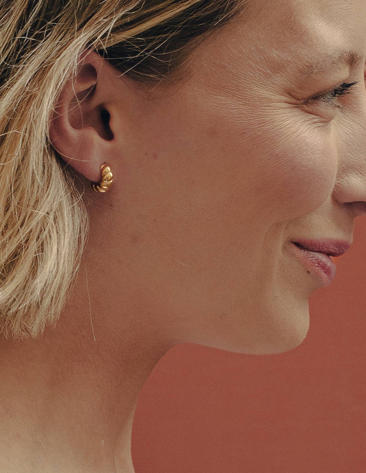 Nordic Muse - Wholesale Huggie Earrings - Gold Small Ridge Huggie Hoop, Waterproof