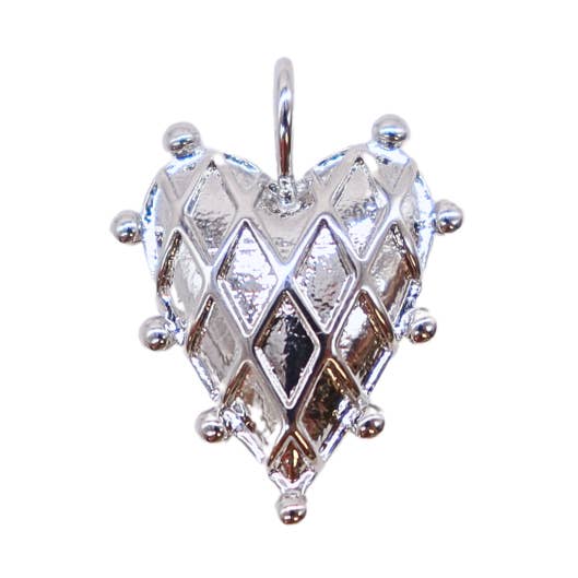 * Silberner Herzanhänger mit Argyle-Nieten für den Großhandel von The Charm Bar Company