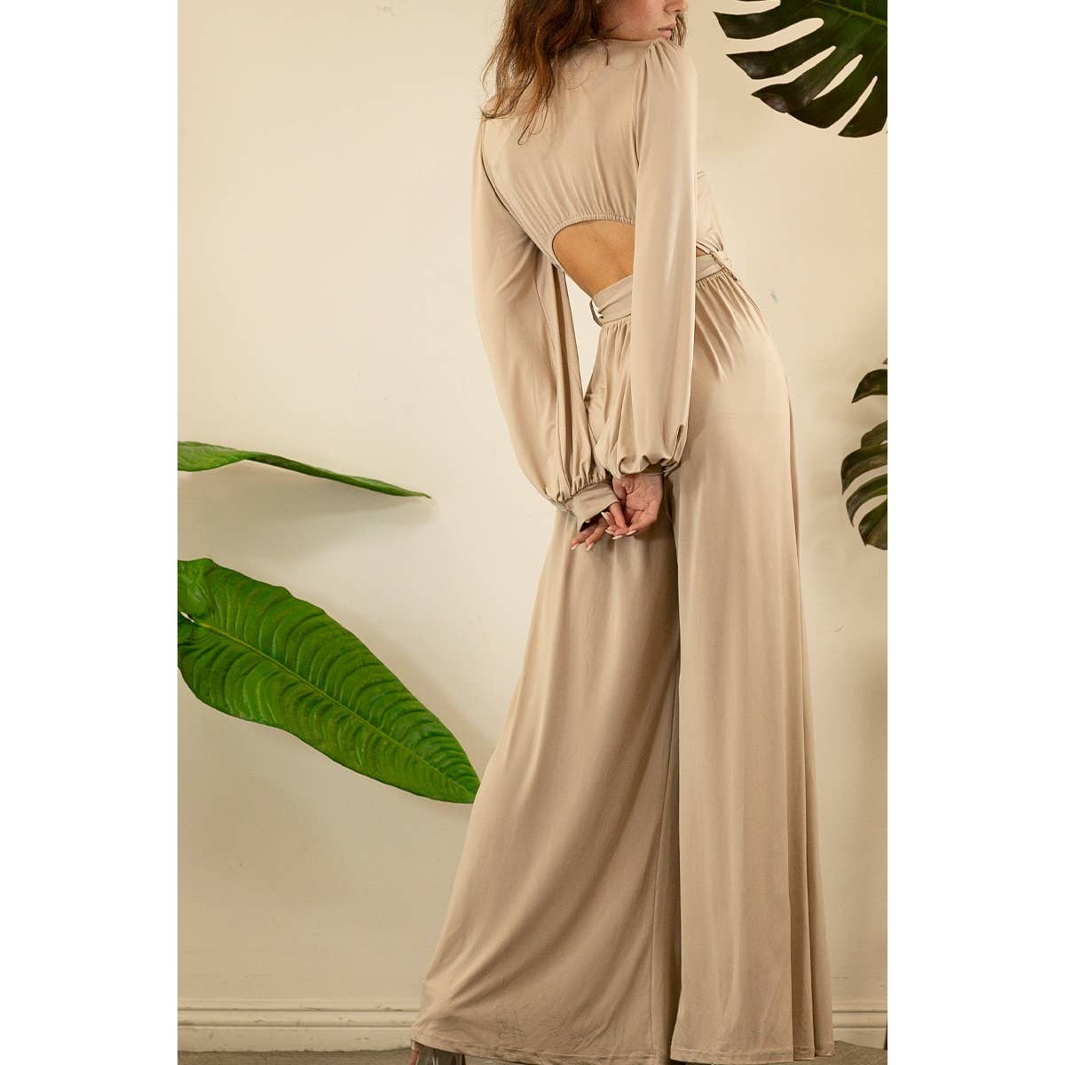 SEXY NACKT CUPRO JUMPSUIT MIT WEITEN HOSEN für den Großhandel auf Faire2