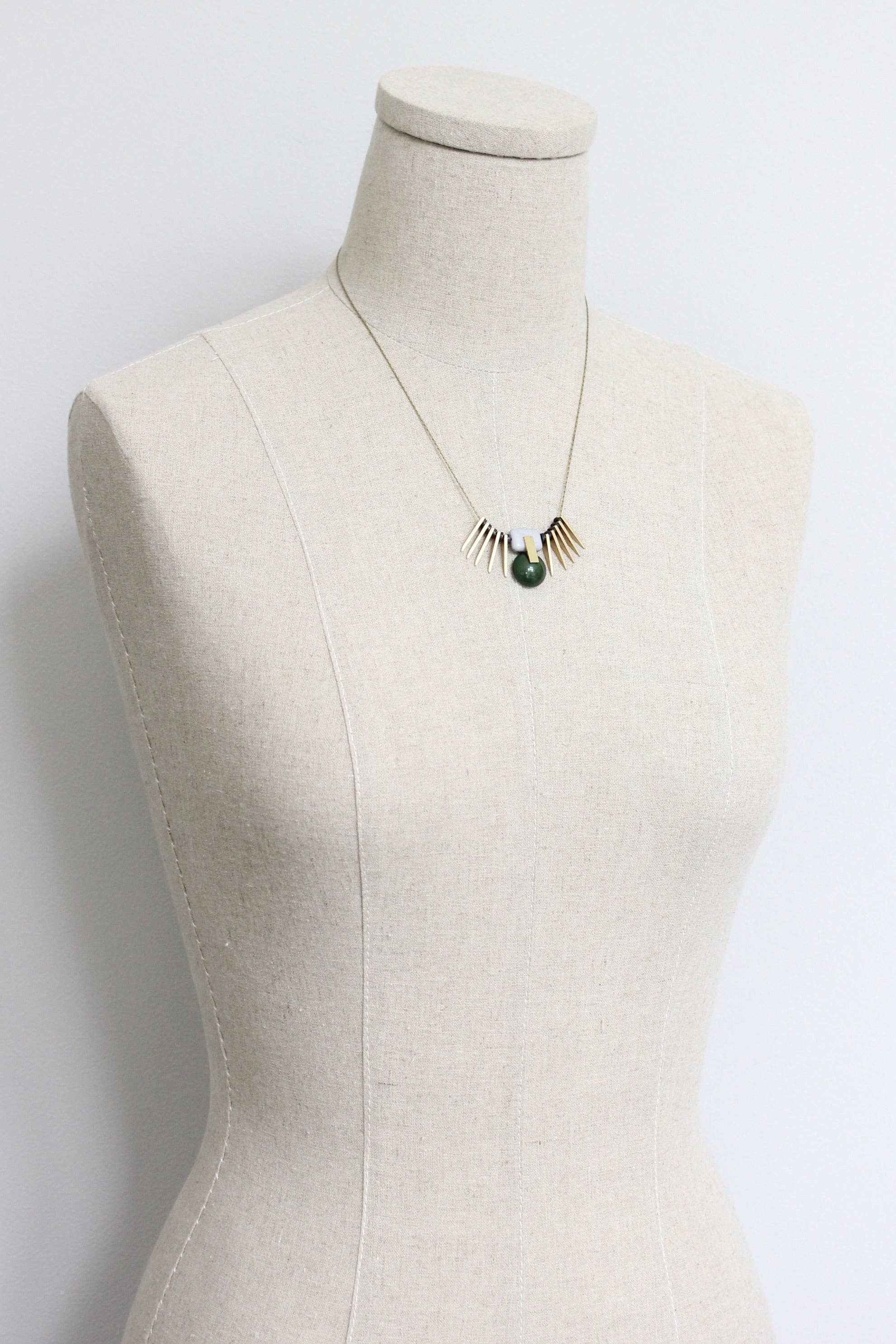 David Aubrey Jewelry - Vendita all'ingrosso Collana con ciondolo/pendaglio - LEX118 Collana pendente ArtDeco verde cacciatore2