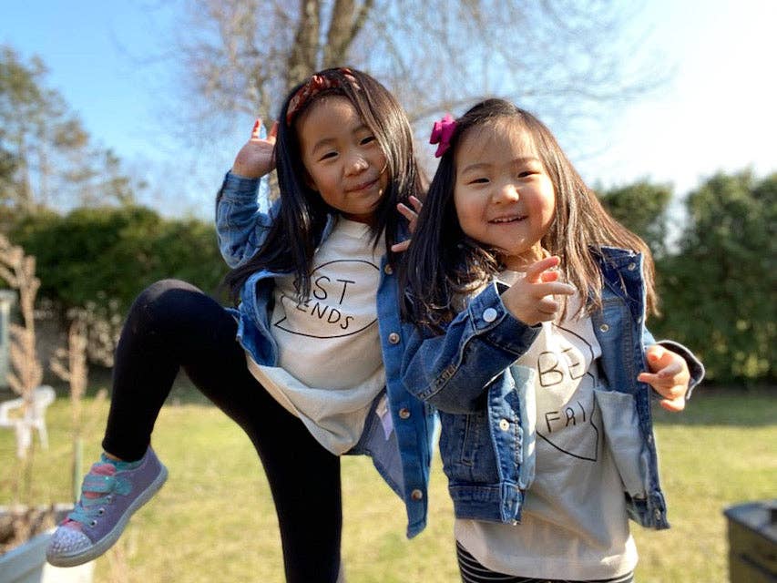 Naturale BFF, maglietta per bambini Best Friends (set da due) in vendita all'ingrosso su Faire1