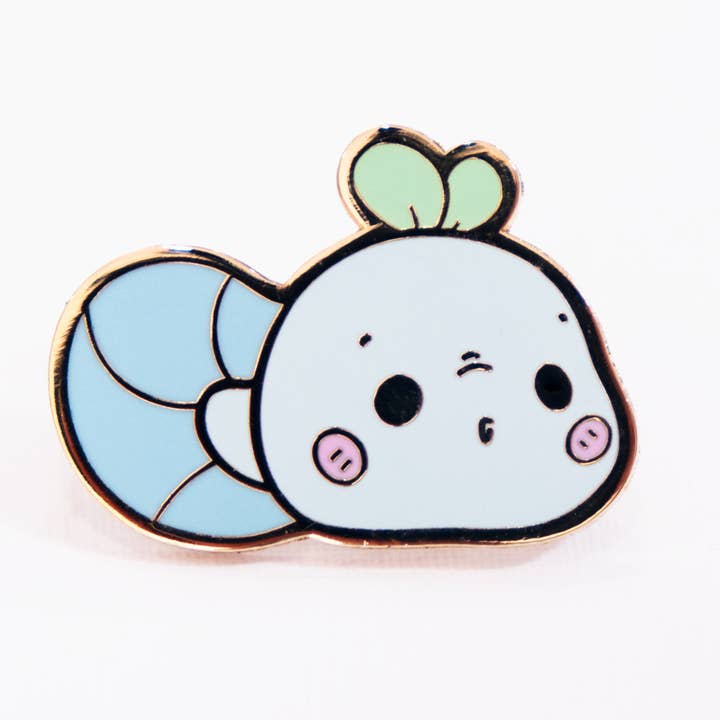 Badge à épinglette en émail dur Cute Garden Tadpole pour la vente par Evy Benita
