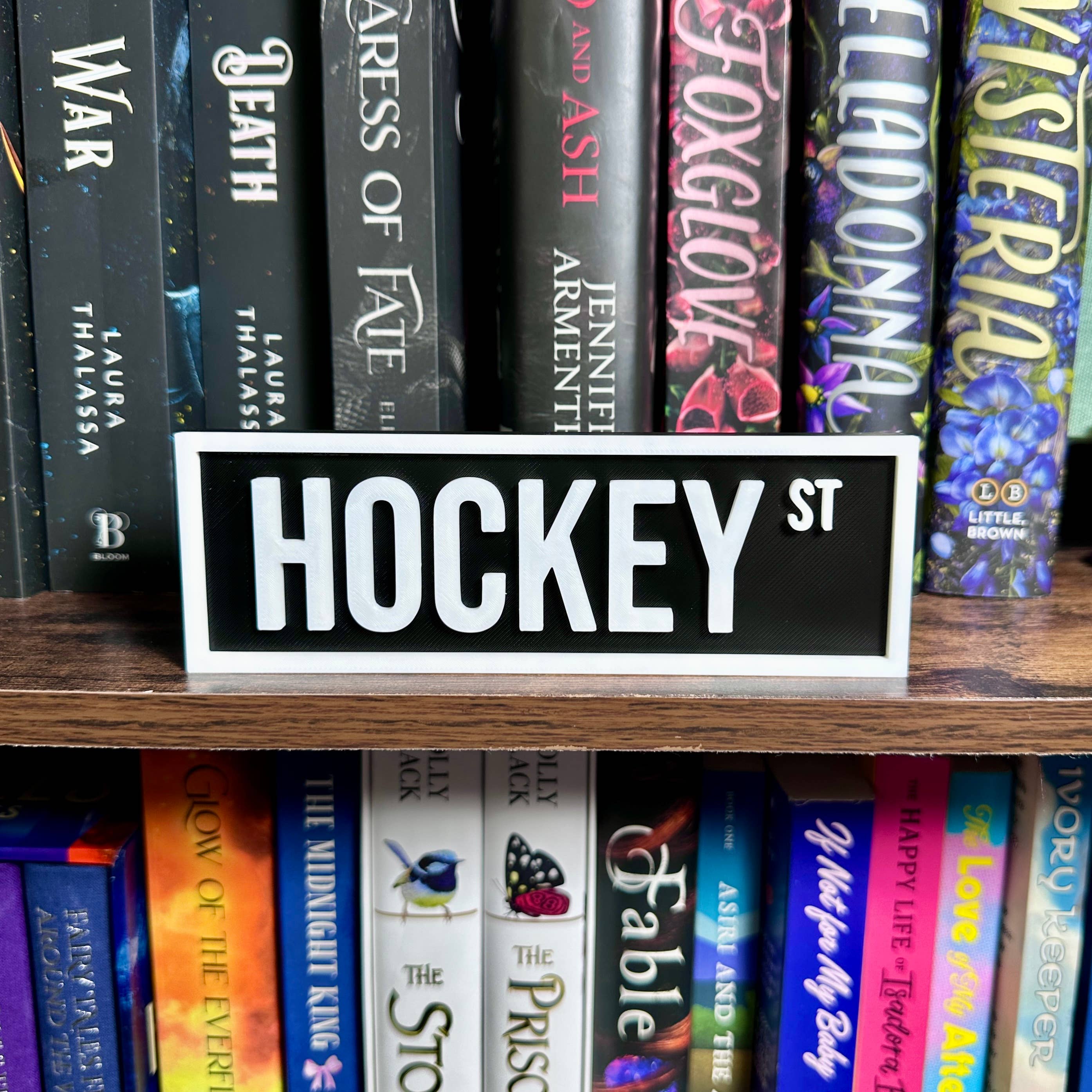 The Crafted Nook - Vendita all'ingrosso Cartelli - Cartello Stradale Hockey | Decorazione per Libreria4