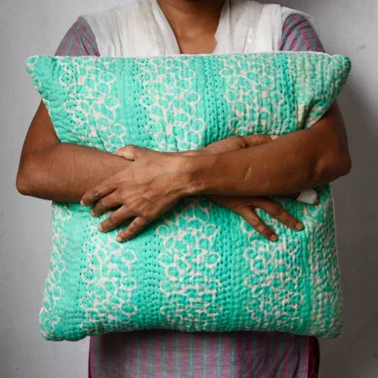 Funda de almohada kantha vintage para venta al por mayor de Basha Boutique