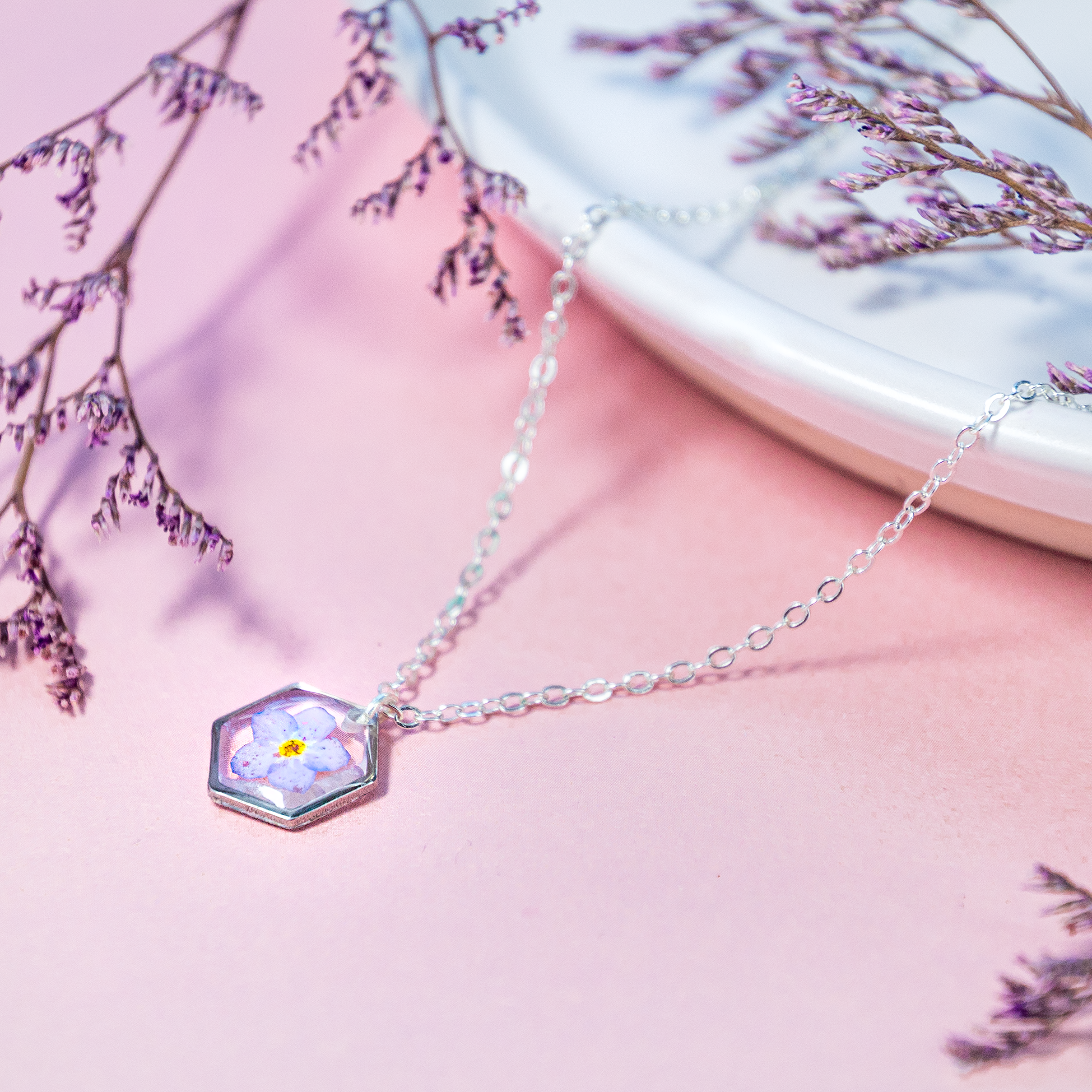 Allie and Posie – wholesale Pendant/charm necklace – ZORA Hexagon forget-me-not necklace2