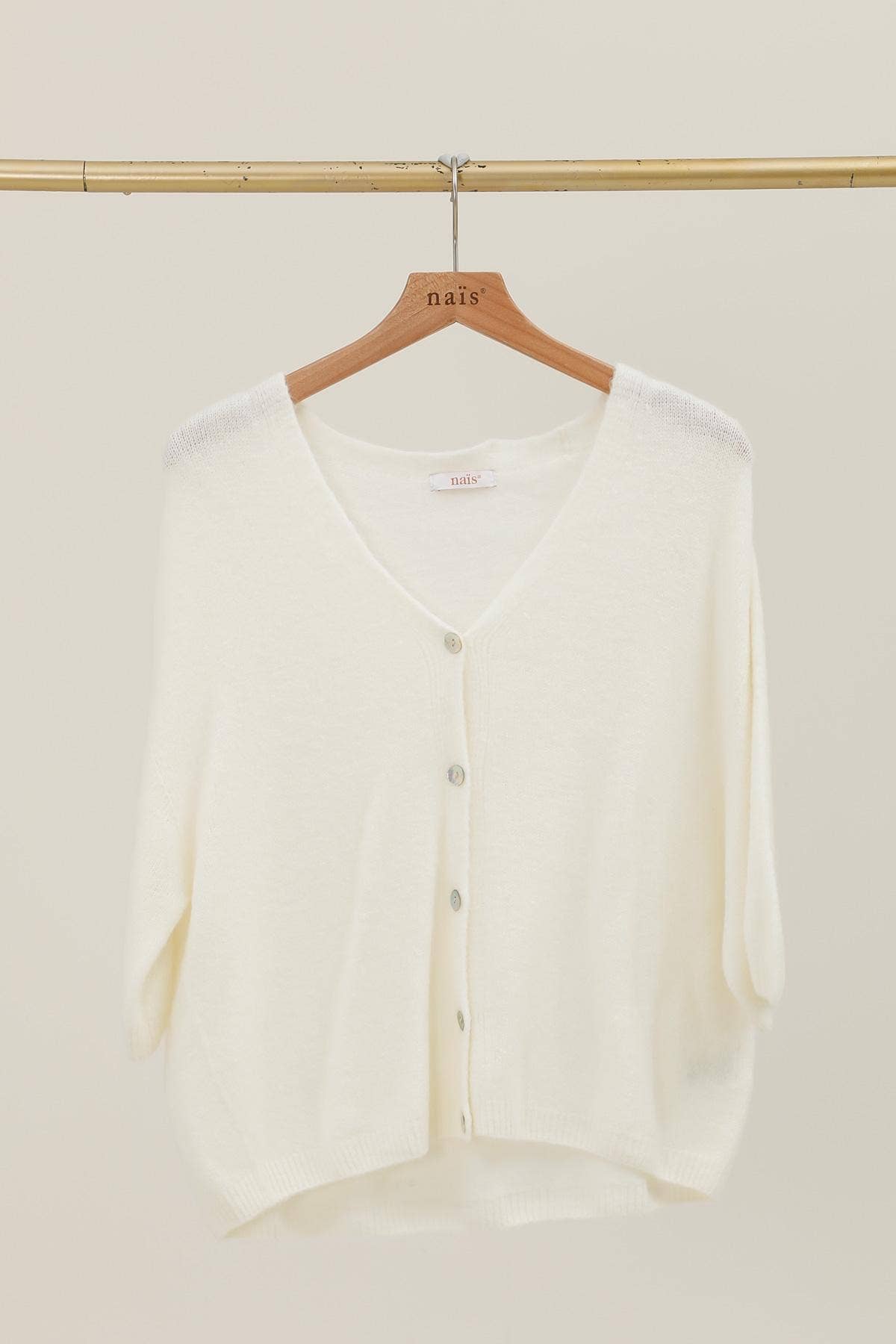 NAÏS PARIS - Wholesale Cardigan - Dames - V-hals cardigan met knopen en 3/4 mouwen van alpaca en wol4