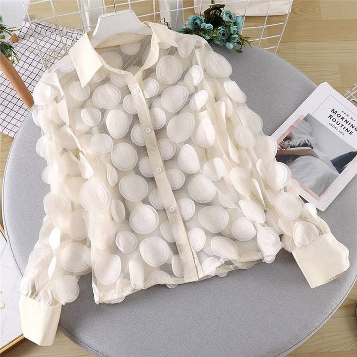 FurDecoration – wholesale Tröja med knappar – Dam – Stilren 3D-blus i blommig organza