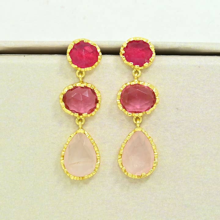 Odessa Earring Gold Plated - Rose Quartz & Pink Tourmaline and other Purchase Wholesale gebrauchter oder alter bücher. Free Returns & Net 60 Terms on Faire trending on Faire.