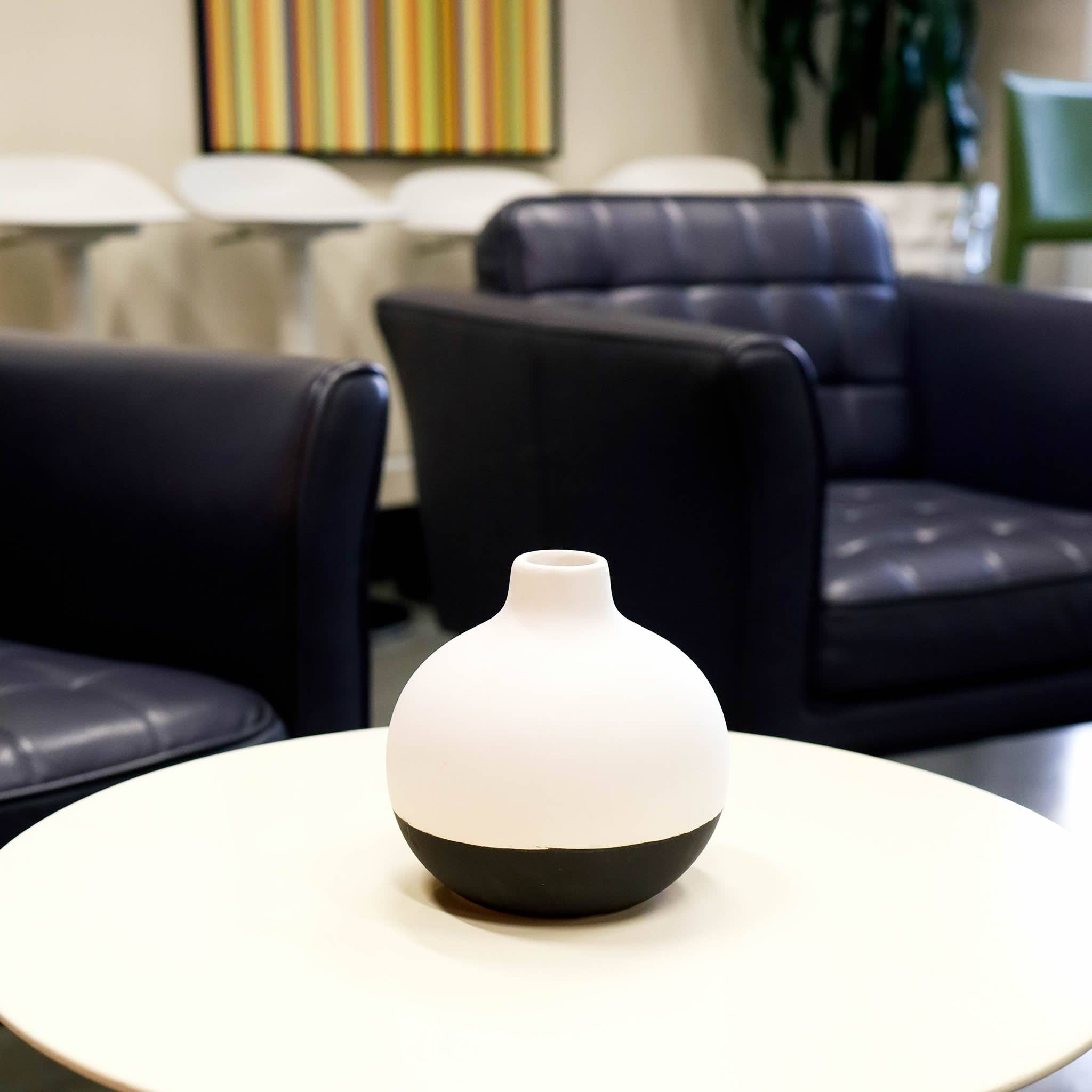 MARMEDA – wholesale Vas – Duo Svart och Vit Rund Vas - Minimalistisk Midcentury Rå4