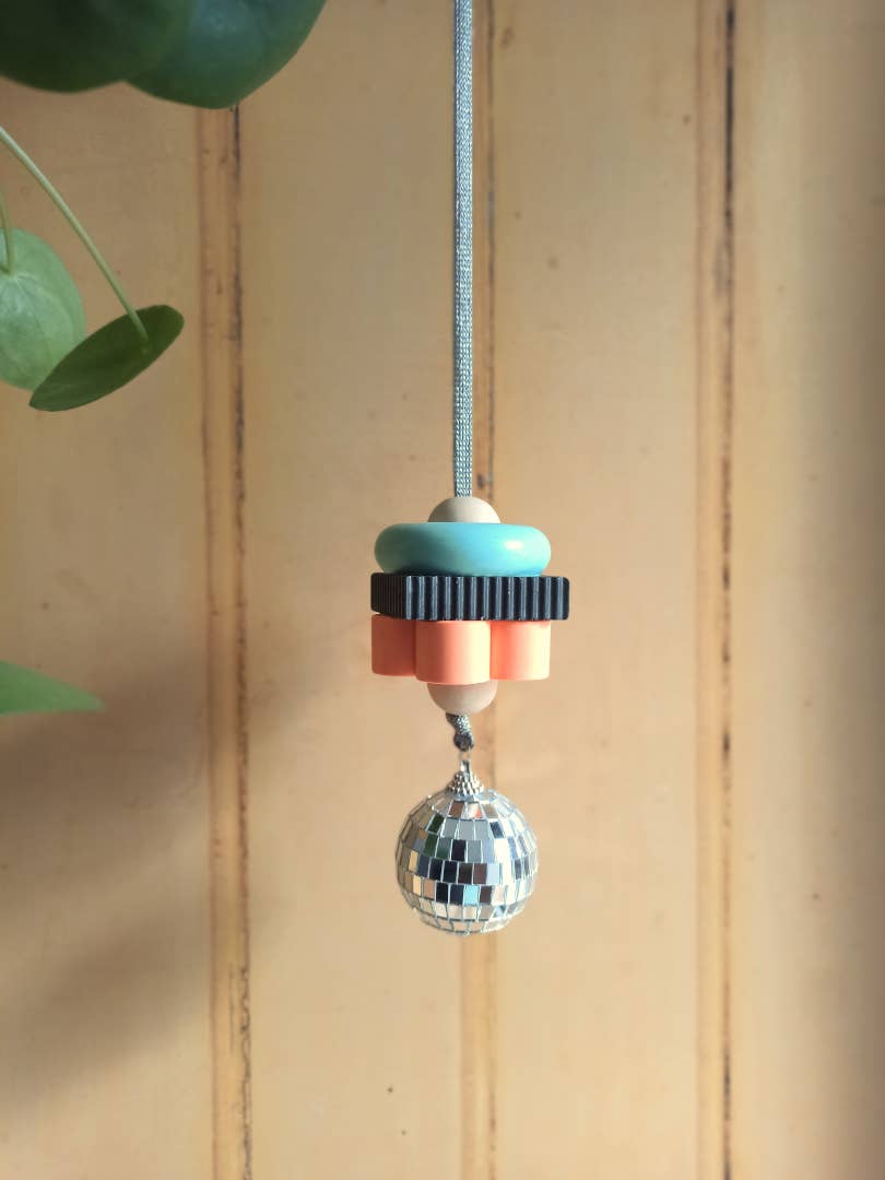 Hey Denise – Engroshandel Solfanger – Firkantet solfanger i Jesmonite – håndlavet farverig dekoration5