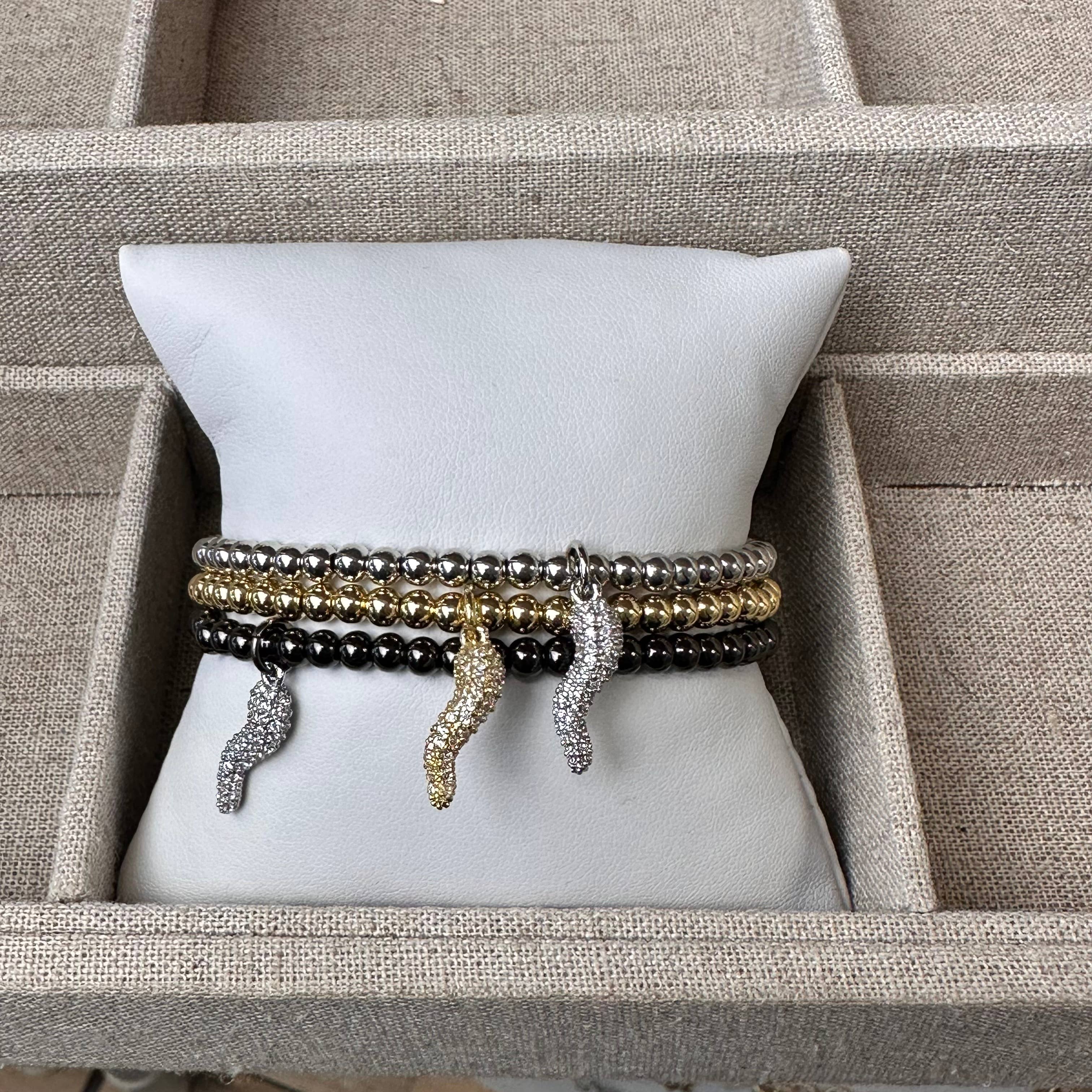 Love, Lisa – Engroshandel Armbånd med vedhæng – Marias italienske horn 4mm Pave perlearmbånd1