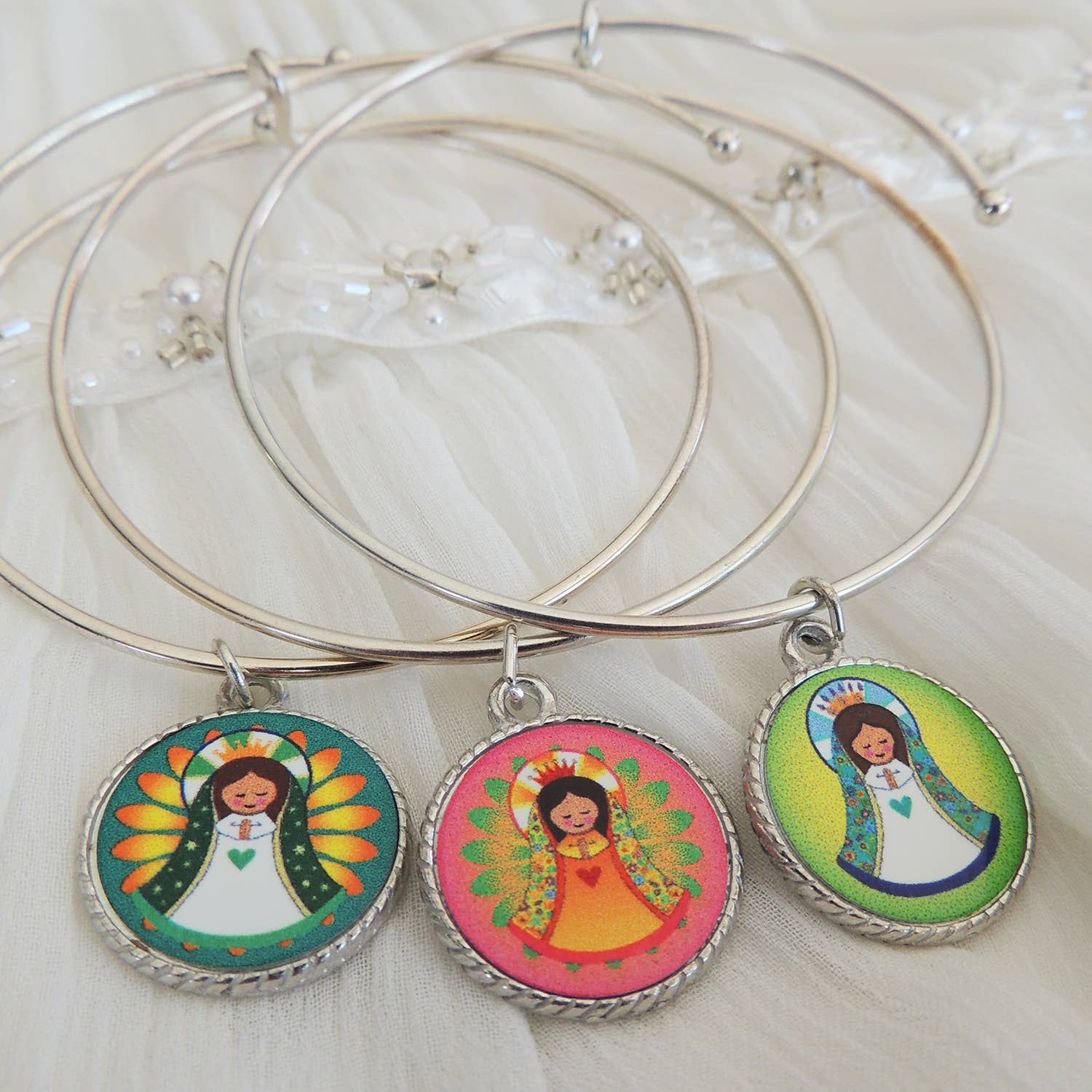 Abbey + CA Gift – Pulseira com pendente por atacado – Pulseira com Berloque Virgencita Porfis8