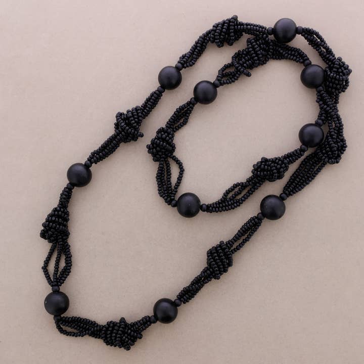 Lange ketting met knopen en houten kralen voor wholesale door Sonata