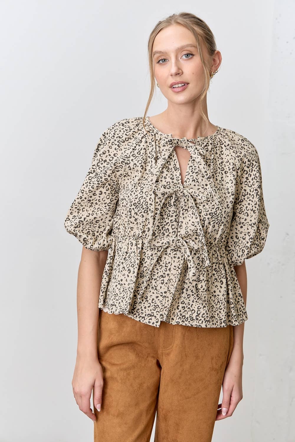 Polagram by Wellmade USA – wholesale Blouse – Women’s – LEOPARD PRINT TOP WITH TIE0