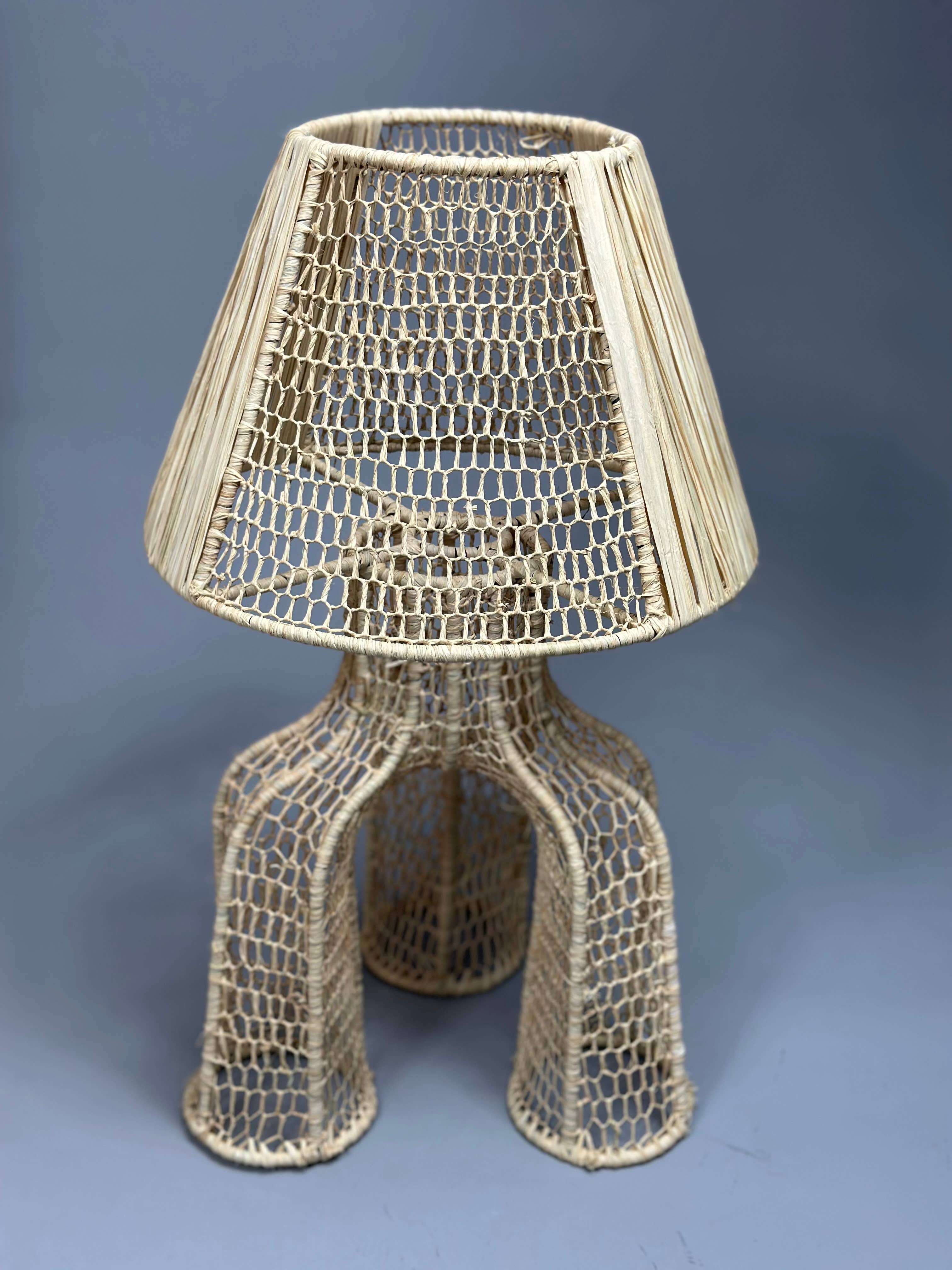 Mikwi – Engroshandel Skrivebordslampe – Naturlig raffia bordlampe, håndflettet lampeskærm3